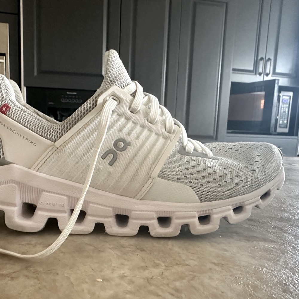 On women’s cloudswift 3 running shoes